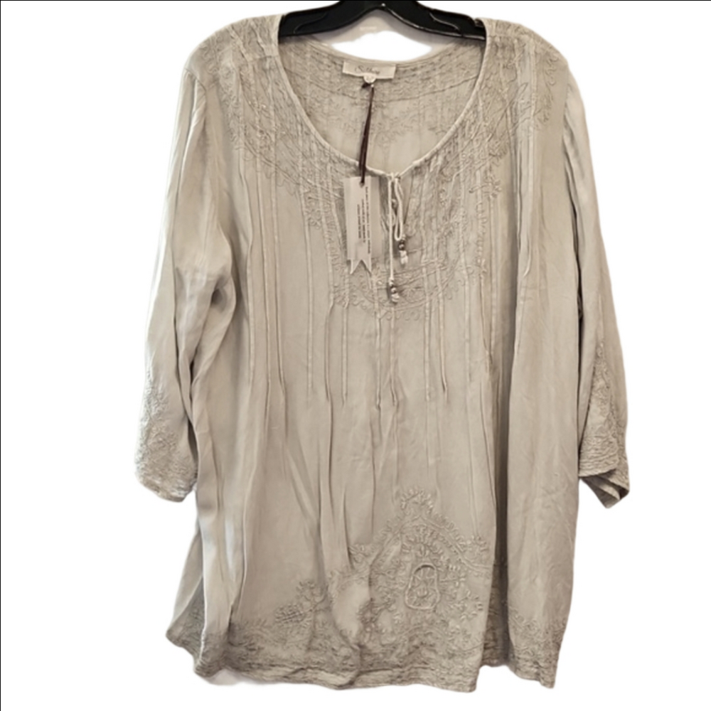 NWT, Solitaire Women’s Tunic top Gray Pleated 3/4 Sleeve Embroidered Rayón 1X